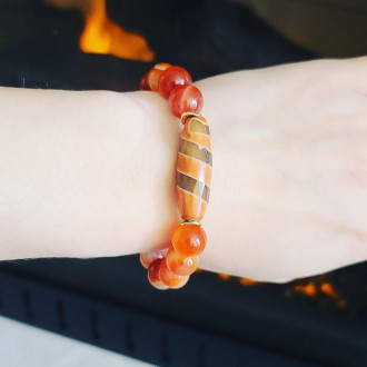 Carnelian, Bumble Bee Agate bracelet 10 mm